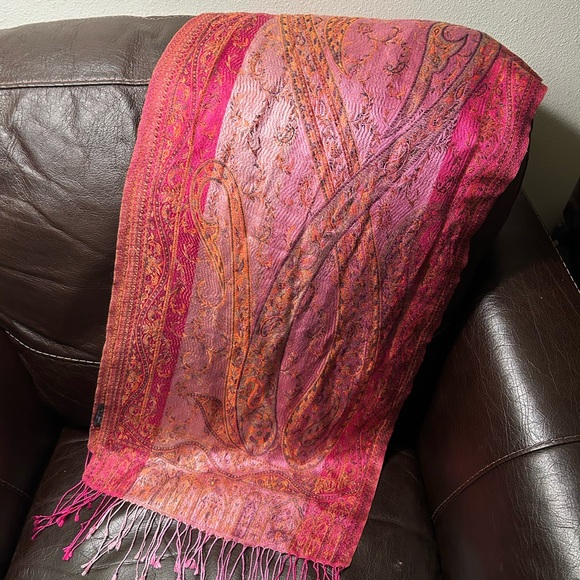 Kanni Antoinette 100% silk pashmina style scarf shawl gold / pink with fringes - Picture 1 of 7